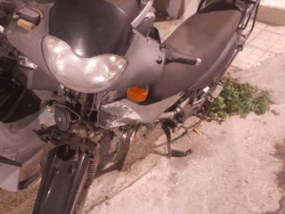 Kymco spake 125 μασκα μούτρο  υπάρχει ολόκληρο για ανταλλακτικά μόνο κομμάτι κομμάτι