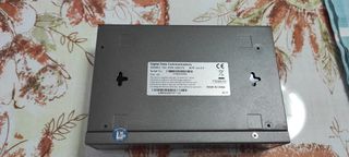 LEVEL ONE 16-PORT 10/100 MBPS DESKTOP NETWORK SWITCH-thumb-4