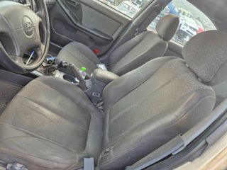 Hyundai Elantra 00-04 1.6-thumb-3