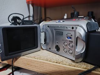JVC everio-thumb-1