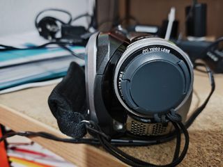 JVC everio-thumb-3