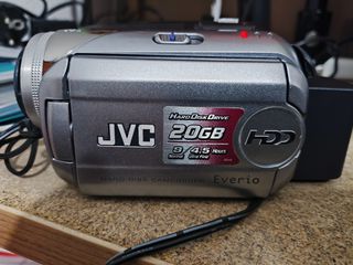 JVC everio-thumb-4