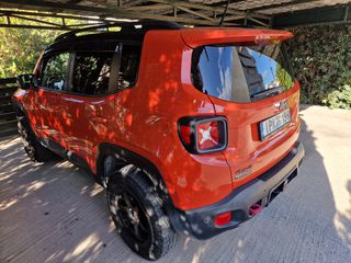 Jeep Renegade 2016 Trailhawk Anniversary special edition-thumb-3