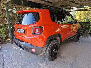 Jeep Renegade 2016 Trailhawk Anniversary special edition-thumb-4
