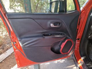 Jeep Renegade 2016 Trailhawk Anniversary special edition-thumb-8