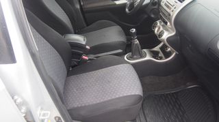 Toyota Urban Cruiser 2010 4X4-thumb-16
