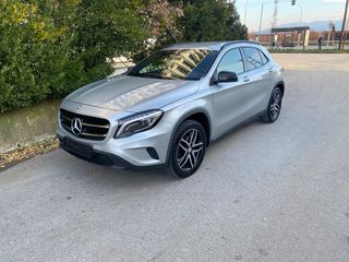 Mercedes-Benz GLA 180 2016 URBAN NAVI XENON!