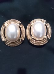 Χρυσά οβάλ σκουλαρίκια με πέρλες