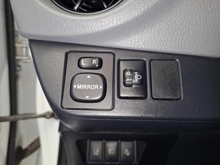 Toyota Yaris 2018-thumb-32