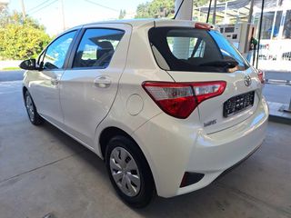 Toyota Yaris 2018-thumb-6