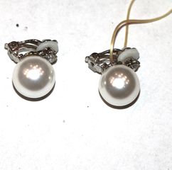 Σκουλαρίκια Antique λευκή πέρλα 1,8cm με κλιπ από κλείσιμο καταστήματος RQ070