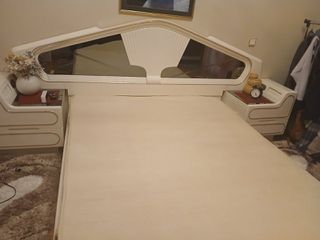 Κρεβατοκάμαρα με στρώμα και κομοδίνο