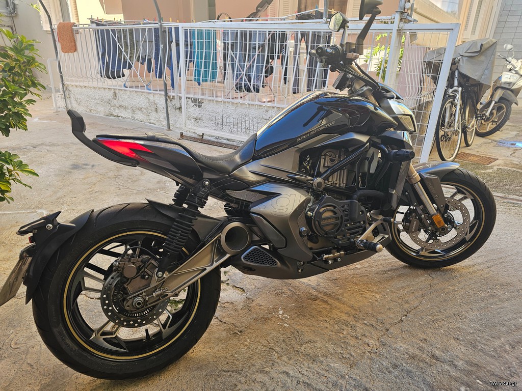 Daytona V310 2020