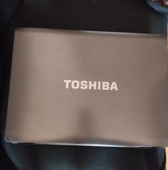 laptop διάφορες οθόνες 8€ η μία Toshiba  hp acer μαζί πλαίσια και καπάκια οθονών