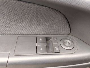 Opel Astra 2007-thumb-12