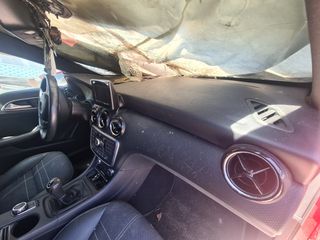 Mercedes-Benz A 180 2014 URBAN-thumb-4