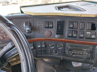 Volvo 2002 FH 460-thumb-9