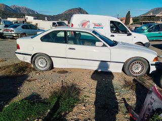 BMW 320  1995  2000cc   COUPE-thumb-5