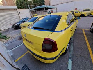 Skoda Octavia 2011-thumb-2
