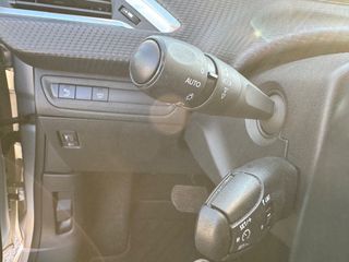 Peugeot 208 2018 `1,2 Pure Tech Allure 110ps AUTOMATO-thumb-17