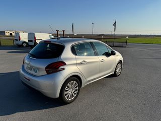 Peugeot 208 2018 `1,2 Pure Tech Allure 110ps AUTOMATO-thumb-3