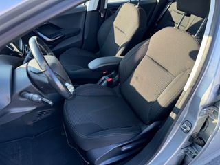 Peugeot 208 2018 `1,2 Pure Tech Allure 110ps AUTOMATO-thumb-6