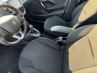 Peugeot 208 2018 `1,2 Pure Tech Allure 110ps AUTOMATO-thumb-8