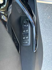 Peugeot 208 2018 `1,2 Pure Tech Allure 110ps AUTOMATO-thumb-9