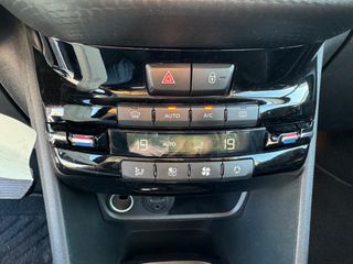 Peugeot 208 2018 `1,2 Pure Tech Allure 110ps AUTOMATO-thumb-12