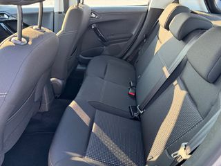 Peugeot 208 2018 `1,2 Pure Tech Allure 110ps AUTOMATO-thumb-14