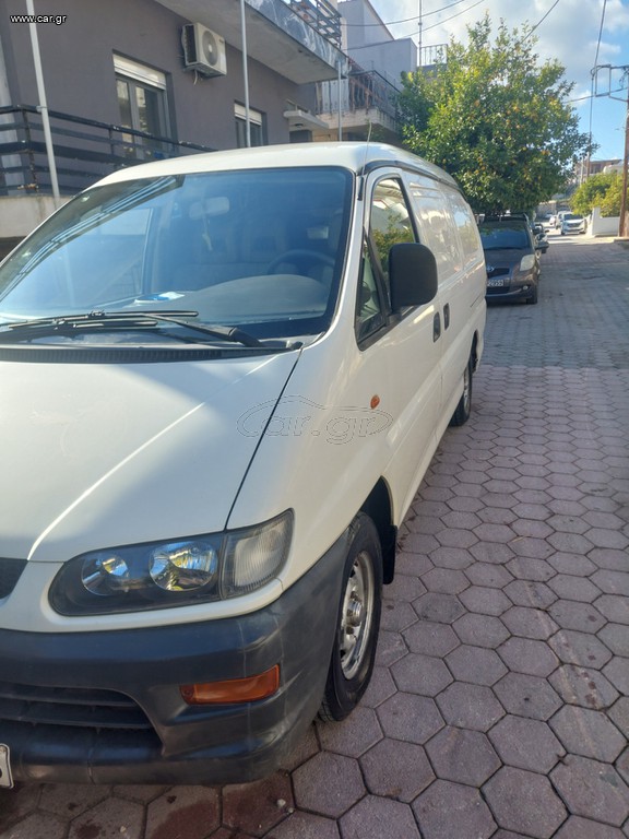 Κλούβα Mitsubishi 2000 L400