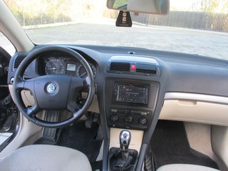 Skoda Octavia 2008-thumb-15