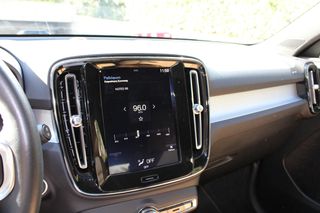 Volvo XC40 2020 ΜOMENTUM GEARTRONIC D3 2.0cc 150ps *ΓΡΑΜΜΑΤΙΑ*-thumb-36
