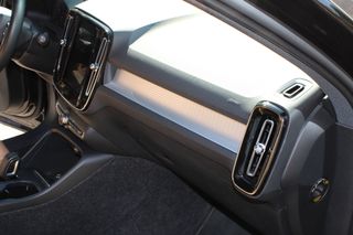 Volvo XC40 2020 ΜOMENTUM GEARTRONIC D3 2.0cc 150ps *ΓΡΑΜΜΑΤΙΑ*-thumb-24