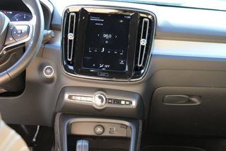 Volvo XC40 2020 ΜOMENTUM GEARTRONIC D3 2.0cc 150ps *ΓΡΑΜΜΑΤΙΑ*-thumb-29