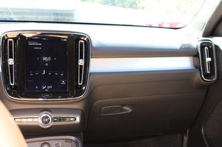 Volvo XC40 2020 ΜOMENTUM GEARTRONIC D3 2.0cc 150ps *ΓΡΑΜΜΑΤΙΑ*-thumb-30