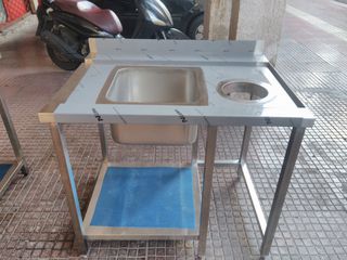 ΠΑΣΟ ΕΙΣΟΔΟΥ ΑΡΙΣΤΕΡΑ ΤΟΥ ΠΛΥΝΤΗΡΙΟΥ ΔΙΑΣΤΑΣΕΩΝ 102Χ74Χ85 ΜΕ 1 ΓΟΥΡΝΑ ΔΙΑΣΤΑΣΕΩΝ 40Χ40Χ23