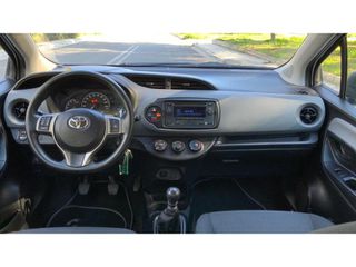Toyota Yaris 2018 LIVE-thumb-8
