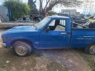 Toyota Hilux 1986 HILUX-thumb-2