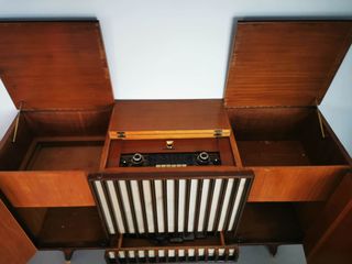 Επιπλο ραδιόφωνο  -Vintage furniture with radio