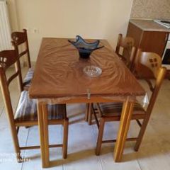 ΣΕΤ ΤΡΑΠΕΖΑΡΙΑΣ ΜΕ 4 ΚΑΡΕΚΛΕΣ