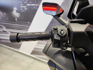 Honda Forza 350 2026 SPECIAL COLOR-thumb-6