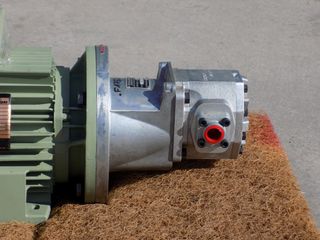 ΥΔΡΑΥΛΙΚΗ ΑΝΤΛΙΑ ΜΕ ΗΛΕΚΤΡΟΚΙΝΗΤΗΤΡΑ-thumb-8