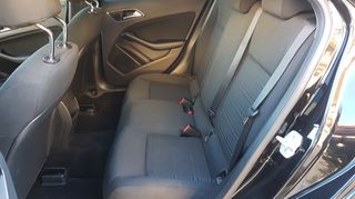 Mercedes-Benz A 180 2017-thumb-13
