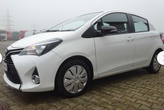 Toyota Yaris 2015-thumb-1