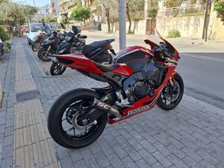 Honda CBR 1000RR 2018 OHLINS BREMBO AKRAPOVIC SC PROJECT AND CARBON COVERS-thumb-4