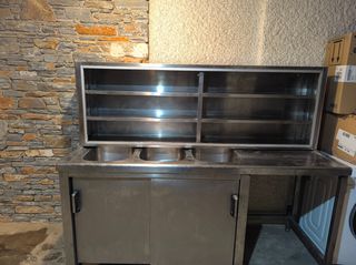 Λάντζα με τρεις γούρνες INOX και Ποτηροθήκη