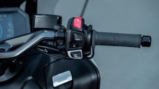 Yamaha TMAX 560 Tech Max 2026 ΑΜΕΣΑ ΔΙΑΘΕΣΙΜΟ ΜΕ ΠΛΟΥΣΙΑ ΔΩΡΑ-thumb-7
