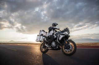 CFmoto 700 MT 2026 ADV- ΔΩΡΟ (ΠΛΑΙΝΕΣ ΒΑΛΙΤΣΕΣ&KΕΝΤΡΙΚΗ) ΓΝΗΣΙΕΣ-thumb-7