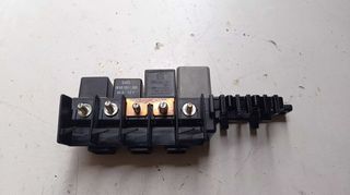 Ασφαλειοθήκη θήκη ρελέ VW SEAT AUDI SKODA 8L0941822A